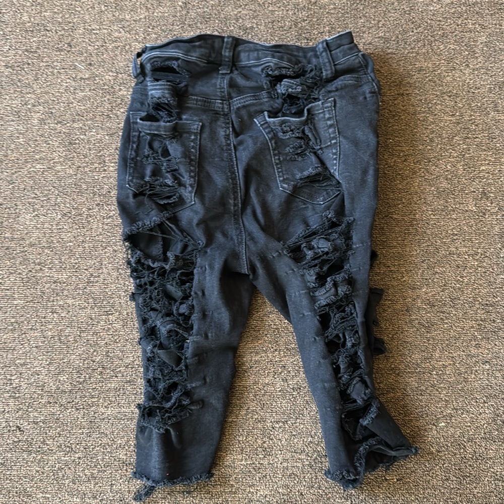 Distressed capri/shorts - Picture 2 of 2